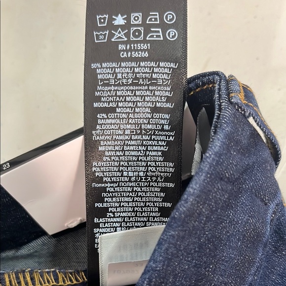 7 For All Mankind Women's 23 Denim Jeans NWT - Picture 4 of 4